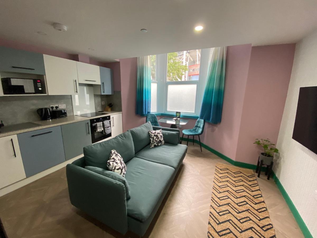 Aaron Wise - 51 Fitzhamon Apartments Cardiff Eksteriør billede