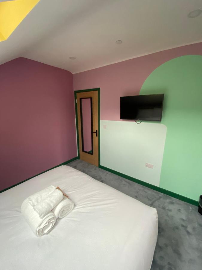 Aaron Wise - 51 Fitzhamon Apartments Cardiff Eksteriør billede