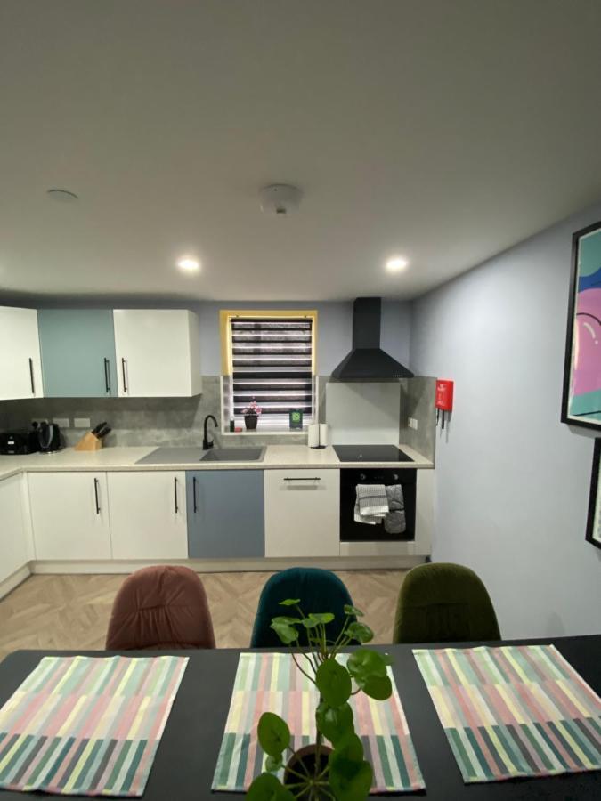 Aaron Wise - 51 Fitzhamon Apartments Cardiff Eksteriør billede
