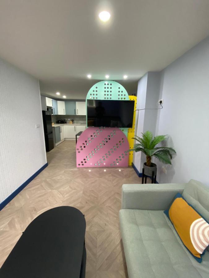 Aaron Wise - 51 Fitzhamon Apartments Cardiff Eksteriør billede