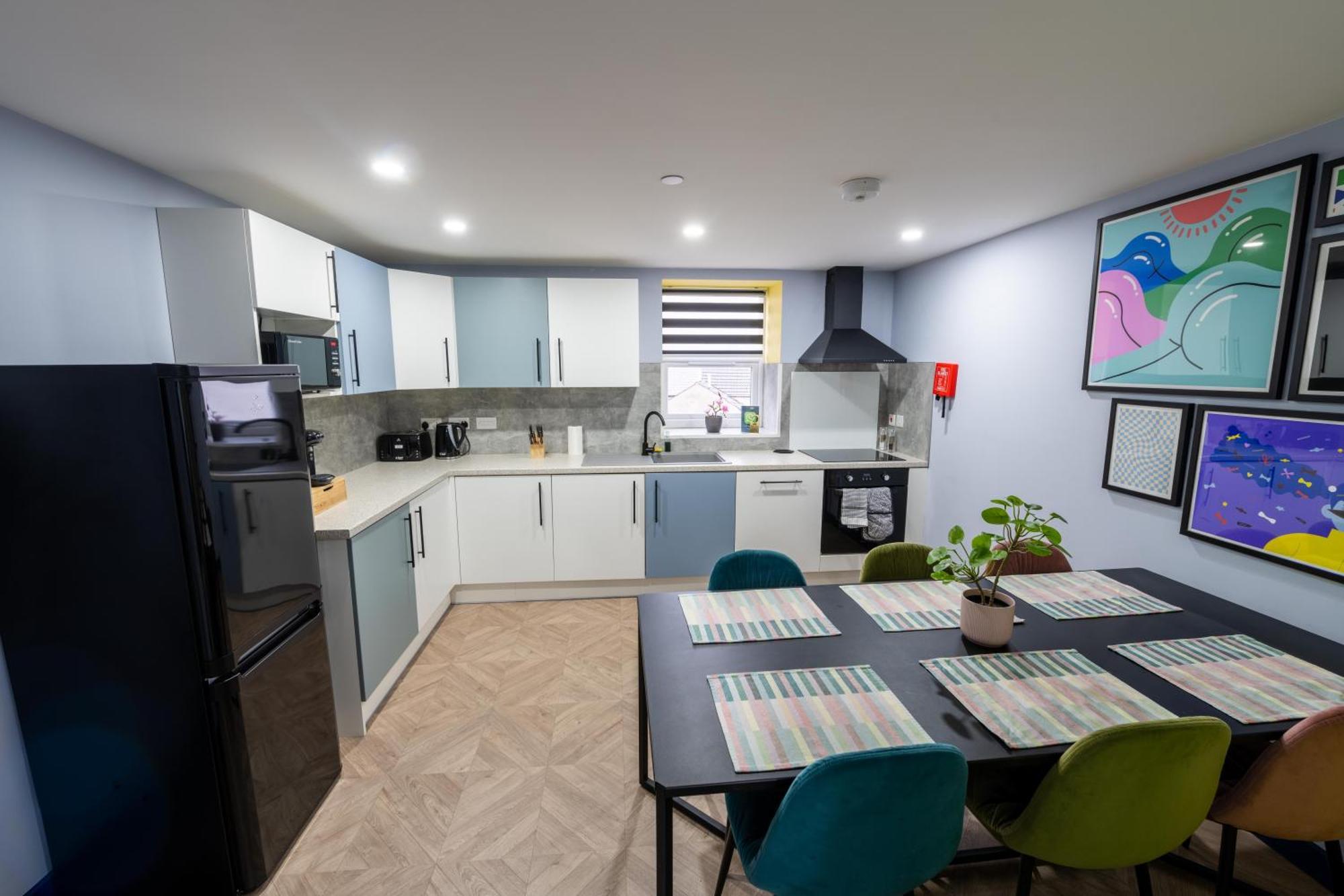 Aaron Wise - 51 Fitzhamon Apartments Cardiff Eksteriør billede