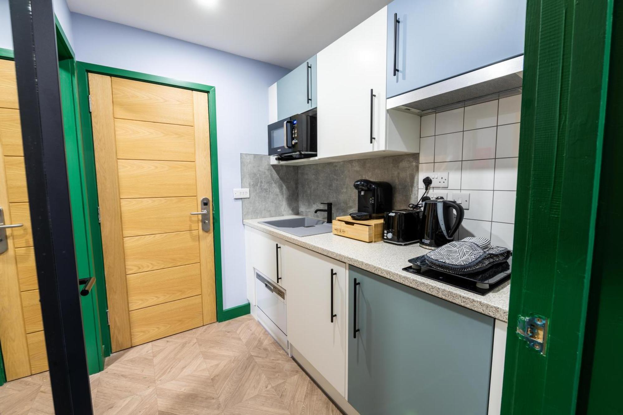 Aaron Wise - 51 Fitzhamon Apartments Cardiff Eksteriør billede